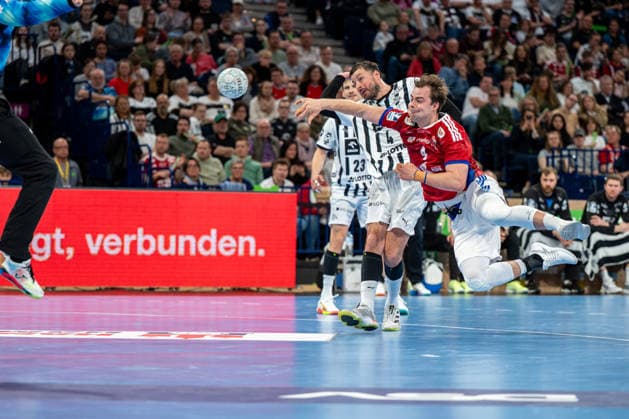 12.04.2026, xdobgx, Handball Daikin HBL, Handball Verein Hamburg - THW Kiel v.l. Andreas Magaard (Handball Sport Verein Hamburg, 4) beim Wurf, in action, throwing
