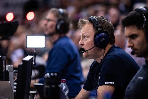 easyCredit Basketball Bundesliga, Telekom Baskets Bonn vs. Basketball Löwen Braunschweig, 12.04.2026 DYN Kommentator Chris Schmidt -- easyCredit Basketball Bundesliga, Telekom Baskets Bonn vs. Basketball Löwen Braunschweig, 12.04.2026, Telekom Dome Bonn Copyright: xBEAUTIFULxSPORTS Derixx