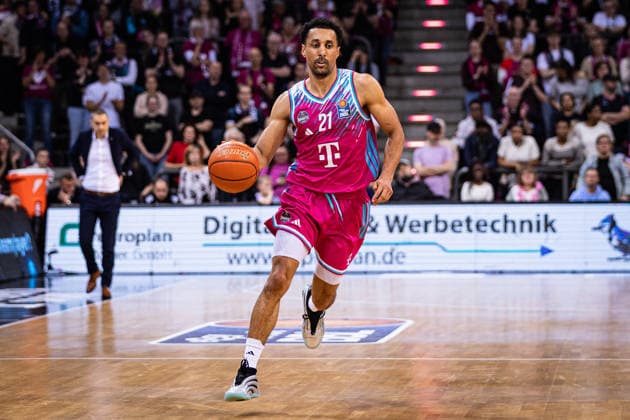 easyCredit Basketball Bundesliga, Telekom Baskets Bonn vs. Basketball Löwen Braunschweig, 12.04.2026 Joel Aminu (Telekom Baskets Bonn 21) -- easyCredit Basketball Bundesliga, Telekom Baskets Bonn vs. Basketball Löwen Braunschweig, 12.04.2026, Telekom Dome Bonn Copyright: xBEAUTIFULxSPORTS Derixx