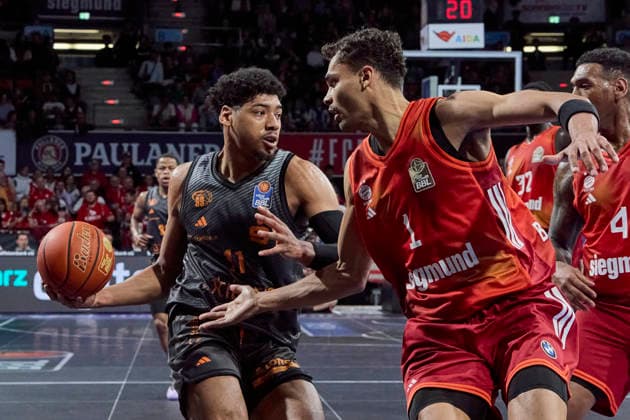 Deutsche Basketball Bundesliga (BBL), FC Bayern München Basketball vs NINERS Chemnitz, München FC Bayern Basketball, NINERS Chemnitz, 2026-04-12 in München (SAP Garden) MUSHIDI Kostja (NINERS Chemnitz Small Forward (SF) Nr11-CHE11), DA SILVA Oscar (FC Bayern München Basketball Power Forward (PF) Nr1-FCBB1) sportworld München SAP Garden Bayern Deutschland
