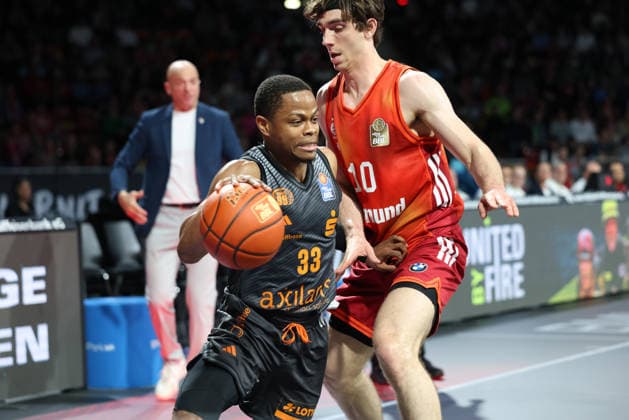 Eric Washington (Niners Chemnitz, 33) mit Justinian Jessup (FC Bayern Basketball, 10), GER, FC Bayern Basketball vs. Niners Chemnitz, Basketball, easycredit Basketball Bundesliga, 29. Spieltag, Saison 2025 2026, 12.04.2026, GER, FC Bayern Basketball vs. Niners Chemnitz, Basketball, easycredit Basketball Bundesliga, 29. Spieltag, Saison 2025 2026, 12.04.2026 Muenchen Copyright: xEibner-Pressefoto JennixMaulx EP_JML