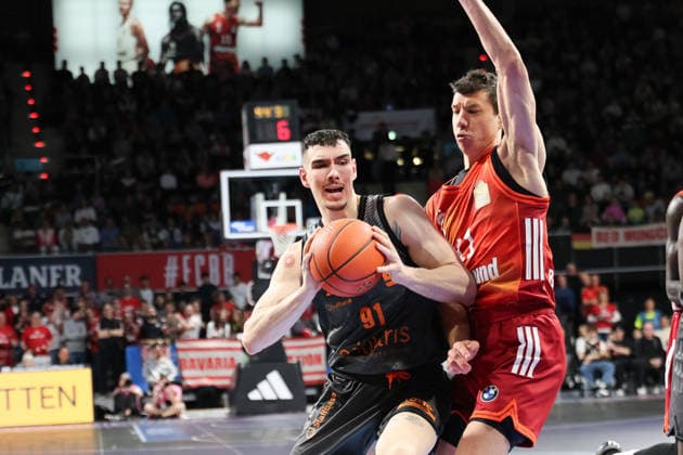 Yordan Minchev (Niners Chemnitz, 91) mit Vladimir Lucic (FC Bayern Basketball, 11), GER, FC Bayern Basketball vs. Niners Chemnitz, Basketball, easycredit Basketball Bundesliga, 29. Spieltag, Saison 2025 2026, 12.04.2026, GER, FC Bayern Basketball vs. Niners Chemnitz, Basketball, easycredit Basketball Bundesliga, 29. Spieltag, Saison 2025 2026, 12.04.2026 Muenchen Copyright: xEibner-Pressefoto JennixMaulx EP_JML