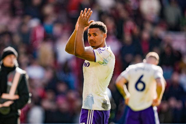 Premier League: Nottingham Forest v Aston Villa Ollie Watkins of Aston Villa applauds the fans after the final whistle during the Premier League match Nottingham Forest vs Aston Villa at City Ground, Nottingham, United Kingdom on 12 April 2026 (Photo by Maynard Manyowa News Images) Nottingham City Ground Nottinghamshire United Kingdom Copyright: xMaynardxManyowa NewsxImagesx