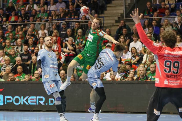 12.04.2026, xgox, Handball - Daikin HBL SC Magdeburg - HC Erlangen emspor, v.l. Felix Claar (Magdeburg, 7) wirft Tor, Torschuetze, erzielt Tor, Treffer, scores the goal Magdeburg