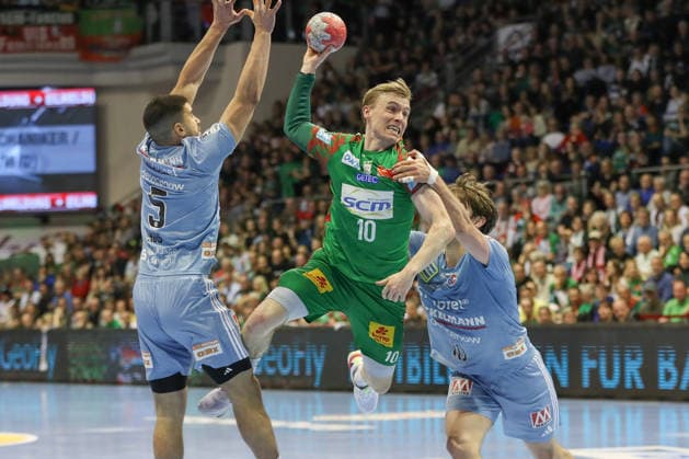 12.04.2026, xgox, Handball - Daikin HBL SC Magdeburg - HC Erlangen emspor, v.l. Gisli Thorgeir Kristjansson (Magdeburg, 10) wirft Tor, Torschuetze, erzielt Tor, Treffer, scores the goal Magdeburg