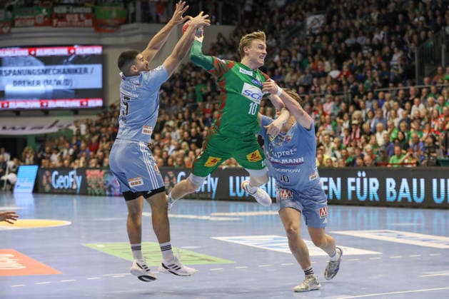 12.04.2026, xgox, Handball - Daikin HBL SC Magdeburg - HC Erlangen emspor, v.l. Gisli Thorgeir Kristjansson (Magdeburg, 10) wirft Tor, Torschuetze, erzielt Tor, Treffer, scores the goal Magdeburg