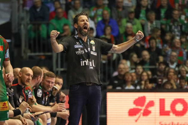 12.04.2026, xgox, Handball - Daikin HBL SC Magdeburg - HC Erlangen emspor, v.l. Bennet Wiegert (Magdeburg, Trainer) Jubel, Torjubel, jubelt ueber das Tor, celebrate the goal, celebration Magdeburg