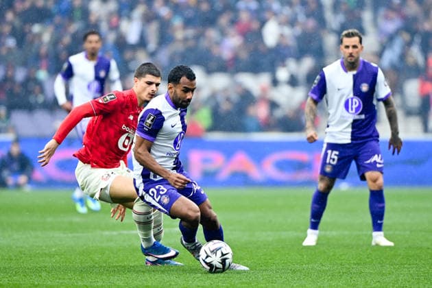 Toulouse FC v Lille OSC - Ligue 1 McDonald s 2025 2026 07 Matias Fernandez PARDO (losc) - 23 Cristian CASSERES JR (tfc) during the Ligue 1 McDonald s match between Toulouse and Lille at Stadium de Toulouse on April 12, 2026 in Toulouse, France. Toulouse France  Copyright: xFEPx 776348348