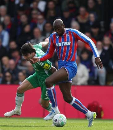 LONDON, ENGLAND, APRIL 12: Jean-Philippe Mateta of Crystal Palace battles for the ball with Sandro Tonali of Newcastle United during the Premier League match between Crystal Palace FC v Newcastle United FC at Selhurst Park Stadium, London, England, on April 12. (Photo by Daniel Weir) Copyright: xDanielxWeir SportsxPressxPhotox Sportspressphoto_SPR128285