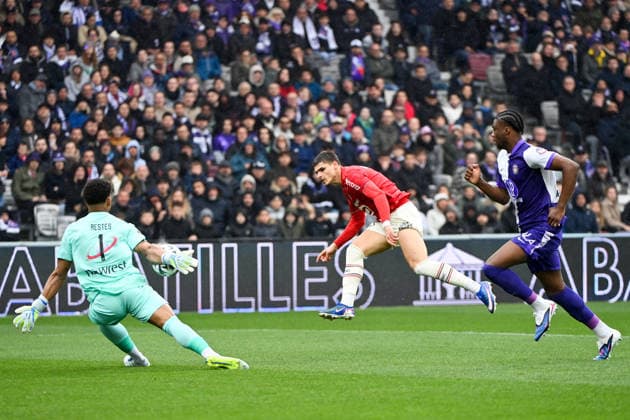 Toulouse FC v Lille OSC - Ligue 1 McDonald s 2025 2026 07 Matias Fernandez PARDO (losc) during the Ligue 1 McDonald s match between Toulouse and Lille at Stadium de Toulouse on April 12, 2026 in Toulouse, France. Toulouse France  Copyright: xFEPx 776348348