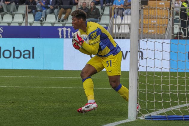 CALCIO - Serie A - Parma Calcio vs SSC Napoli Zion Suzuki of Parma AC makes a save during Parma Calcio vs SSC Napoli, 32Â° Serie A Enilive 2025-26 game at New Balance Arena in Parma (PR), Italy, on April 12, 2026. Parma Italy  Copyright: xIPAxSport ABACAx