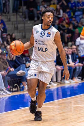 Basketball Bundesliga BBL, Frankfurt Skyliners vs. MLP Academics Heidelberg, Süwag Energie Arena Frankfurt am Main; 12.04.2026 Basketball Bundesliga BBL, Frankfurt am Main, Germany - 12.04.2026: Eric Reed Jr. (MLP Academics Heidelberg, 43) am Ball, Basketball Bundesliga BBL, Spiel der Frankfurt Skyliners vs. MLP Academics Heidelberg, Süwag Energie Arena Frankfurt am Main Copyright: xBEAUTIFULxSPORTS Freudensteinx