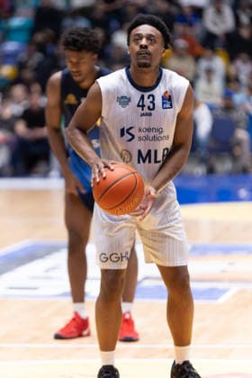Basketball Bundesliga BBL, Frankfurt Skyliners vs. MLP Academics Heidelberg, Süwag Energie Arena Frankfurt am Main; 12.04.2026 Basketball Bundesliga BBL, Frankfurt am Main, Germany - 12.04.2026: Eric Reed Jr. (MLP Academics Heidelberg, 43) beim Freiwurf, Basketball Bundesliga BBL, Spiel der Frankfurt Skyliners vs. MLP Academics Heidelberg, Süwag Energie Arena Frankfurt am Main Copyright: xBEAUTIFULxSPORTS Freudensteinx
