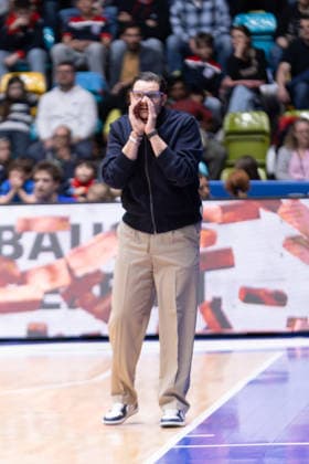 Basketball Bundesliga BBL, Frankfurt Skyliners vs. MLP Academics Heidelberg, Süwag Energie Arena Frankfurt am Main; 12.04.2026 Basketball Bundesliga BBL, Frankfurt am Main, Germany - 12.04.2026: Carlo Finetti (MLP Academics Heidelberg, Headcoach), Basketball Bundesliga BBL, Spiel der Frankfurt Skyliners vs. MLP Academics Heidelberg, Süwag Energie Arena Frankfurt am Main Copyright: xBEAUTIFULxSPORTS Freudensteinx