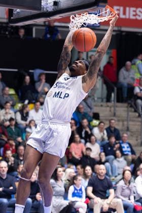 Basketball Bundesliga BBL, Frankfurt Skyliners vs. MLP Academics Heidelberg, Süwag Energie Arena Frankfurt am Main; 12.04.2026 Basketball Bundesliga BBL, Frankfurt am Main, Germany - 12.04.2026: Michael Weathers (MLP Academics Heidelberg, 20) beim Funk, Basketball Bundesliga BBL, Spiel der Frankfurt Skyliners vs. MLP Academics Heidelberg, Süwag Energie Arena Frankfurt am Main Copyright: xBEAUTIFULxSPORTS Freudensteinx