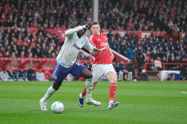 NOTTINGHAM, ENGLAND - APRIL 12: Elliot Anderson of Nottingham Forest challenges for the ball against Amadou Onana of Aston Villa during the Premier league football match between Nottingham Forest and Aston Villa at the City Ground on April 12, 2026 in Nottingham, England. Copyright: xPaulxBonserx xSportsxPressxPhotox Sportspressphoto_SPR128306