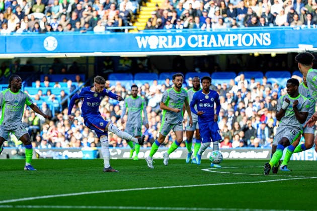 Chelsea v Manchester City, Premier League Cole Palmer (10) of Chelsea shoots towards the goal during the Premier League match between Chelsea and Manchester City at Stamford Bridge, London, UK on 12 April 2026. Editorial use only DataCo restrictions apply See www.football-dataco.com , Copyright: xNigelxKeenex PSI-24056-0059