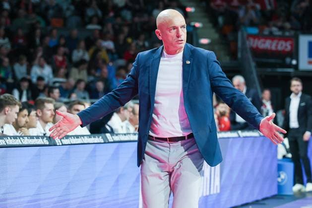 Head Coach Rodrigo Pastore (Niners Chemnitz) gestikuliert, Emotion, FC Bayern Muenchen Basketball vs. Niners Chemnitz, easyCredit BBL, Basketball, Bundesliga, Maenner, Hauptrunde, 12. April 2026 Muenchen Bayern Deutschland