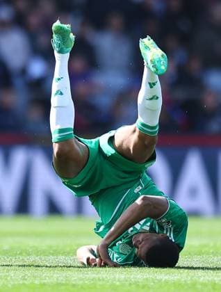 Malick Thiaw of Newcastle United falls down Crystal Palace v Newcastle United, Premier League, Football, Selhurst Park, London, UK - 12 Apr 2026London Selhurst Park United Kingdom EDITORIAL USE ONLY No use with unauthorised audio, video, data, fixture lists, club league logos or live services. Online in-match use limited to 120 images, no video emulation. No use in betting, games or single club league player publications.  Copyright: xMichaelxZemanek Shutterstockx 16823618bl