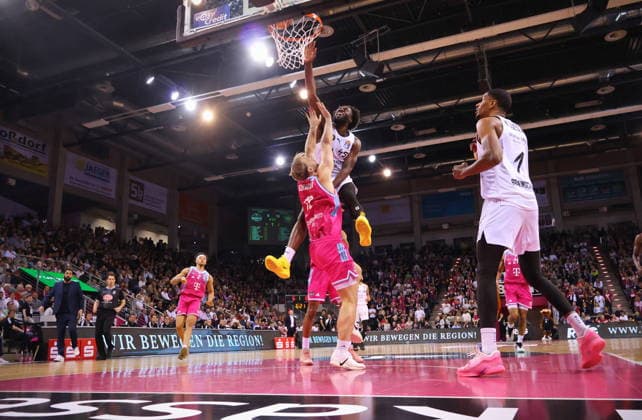 Telekom Baskets Bonn nach Sieg vs. Basketball Löwen (Loewen) Braunschweig 29. Speiltag - Saison 2025 26