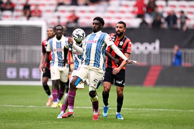 OGC Nice v Le Havre Athletic Club - Ligue 1 McDonald s 2025 2026 02 Ali ABDI (ogcn) - 26 Simon EBONOG (hac) during the Ligue 1 McDonald s match between Nice and Le Havre at Allianz Riviera on April 12, 2026 in Nice, France. Nice France  Copyright: xFEPx 776348349