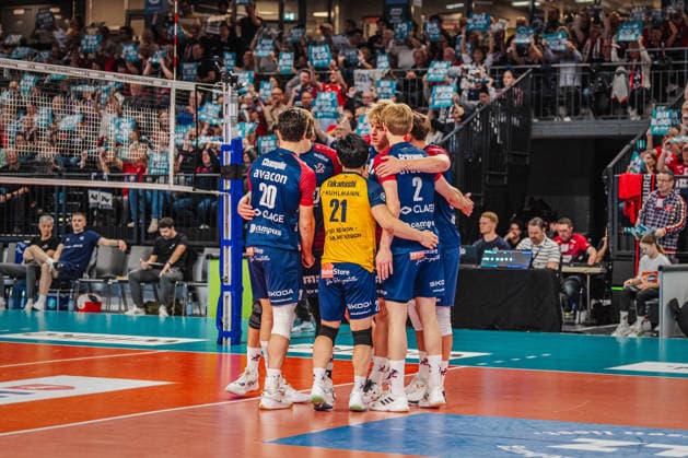 Volleyball Herren Bundesliga Playoffs Halbfinale 2025 2026 SVG Lüneburg vs. SWD powervolleys Düren 12.04.2026 Die Mannschaft der SVG Lüneburg jubelt