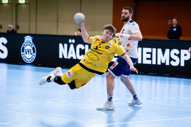 Krefeld, 12.04.2026, Handball, Herren, 2. Bundesliga, 27. Spieltag, 2025 2026: HSG Krefeld Niederrhein VFL Potsdam Marvin Kix (HSG Krefeld Niederrhein, 7) beim Torwurf Krefeld Glockenspitzhalle NRW Germany