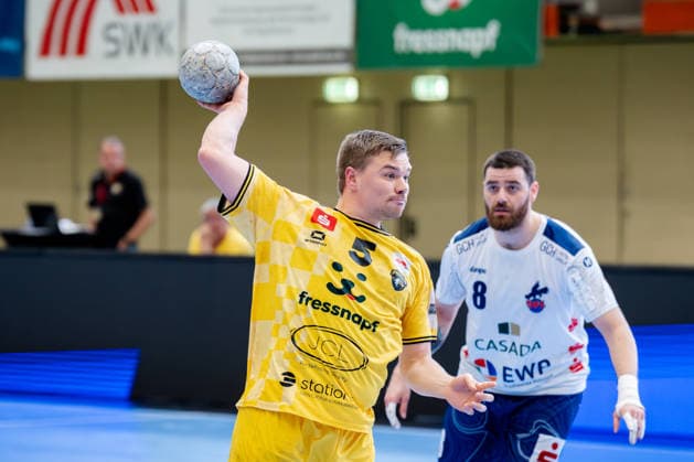 Krefeld, 12.04.2026, Handball, Herren, 2. Bundesliga, 27. Spieltag, 2025 2026: HSG Krefeld Niederrhein VFL Potsdam Falk Kolodziej (HSG Krefeld Niederrhein, 5) beim Siebenmeter Krefeld Glockenspitzhalle NRW Germany