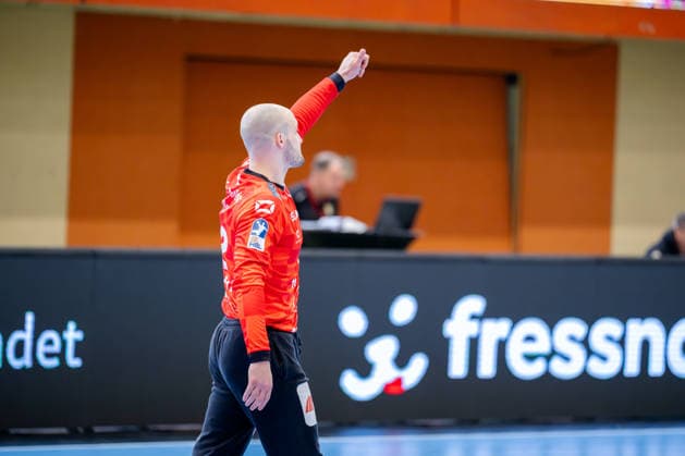 Krefeld, 12.04.2026, Handball, Herren, 2. Bundesliga, 27. Spieltag, 2025 2026: HSG Krefeld Niederrhein VFL Potsdam Daumen hoch von Pau Guitart (HSG Krefeld Niederrhein Niederrhein, 12) Krefeld Glockenspitzhalle NRW Germany