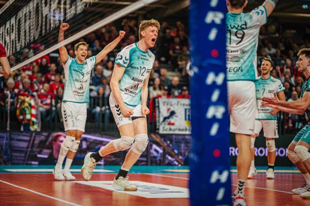 Volleyball Herren Bundesliga Playoffs Halbfinale 2025 2026 SVG Lüneburg vs. SWD powervolleys Düren 12.04.2026 Siebe Korenblek ( 12 SWD powervolleys Düren) jubelt