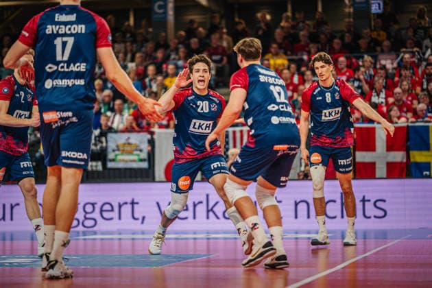 Volleyball Herren Bundesliga Playoffs Halbfinale 2025 2026 SVG Lüneburg vs. SWD powervolleys Düren 12.04.2026 Ethan Champlin ( 20 SVG Lüneburg) jubelt mit dem Team