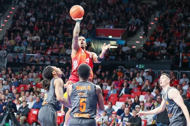 Xavier Rathan-Mayes 4 (FC Bayern Muenchen Basketball) in Aktion , FC Bayern Muenchen Basketball vs. Niners Chemnitz, easyCredit BBL, Basketball, Bundesliga, Maenner, Hauptrunde, 12. April 2026 Muenchen Bayern Deutschland