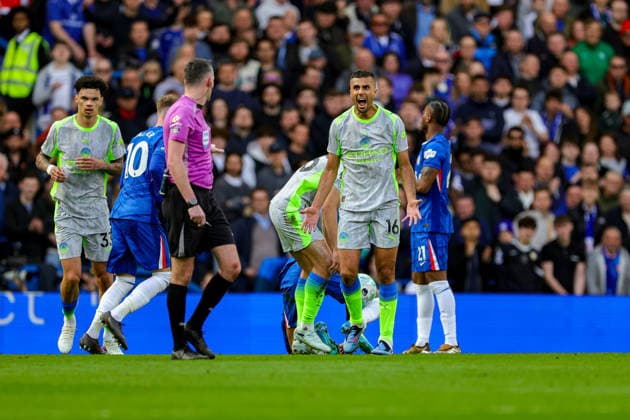 Chelsea v Manchester City, Premier League Rodri (16) of Manchester City screams at the referee during the Premier League match between Chelsea and Manchester City at Stamford Bridge, London, UK on 12 April 2026. Editorial use only DataCo restrictions apply See www.football-dataco.com , Copyright: xNigelxKeenex PSI-24056-0063