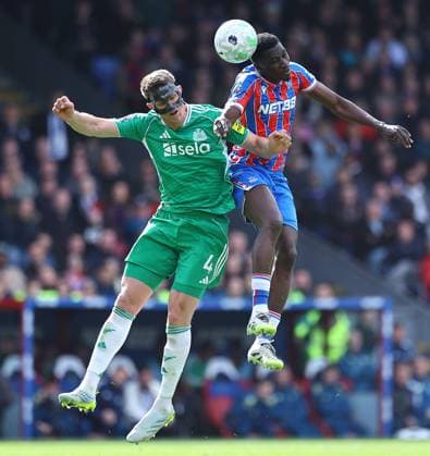 Sven Botman of Newcastle United competes for the ball with Ismaila Sarr of Crystal Palace Crystal Palace v Newcastle United, Premier League, Football, Selhurst Park, London, UK - 12 Apr 2026London Selhurst Park United Kingdom EDITORIAL USE ONLY No use with unauthorised audio, video, data, fixture lists, club league logos or live services. Online in-match use limited to 120 images, no video emulation. No use in betting, games or single club league player publications.  Copyright: xMichaelxZemanek Shutterstockx 16823618bp