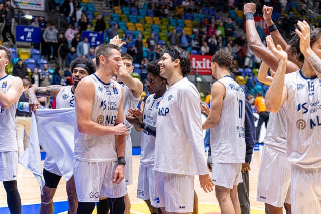 Basketball Bundesliga BBL, Frankfurt Skyliners vs. MLP Academics Heidelberg, Süwag Energie Arena Frankfurt am Main; 12.04.2026 Basketball Bundesliga BBL, Frankfurt am Main, Germany - 12.04.2026: Das Team der MLP Academics Heidelberg feiern ihren Sieg, Basketball Bundesliga BBL, Spiel der Frankfurt Skyliners vs. MLP Academics Heidelberg, Süwag Energie Arena Frankfurt am Main Copyright: xBEAUTIFULxSPORTS Freudensteinx