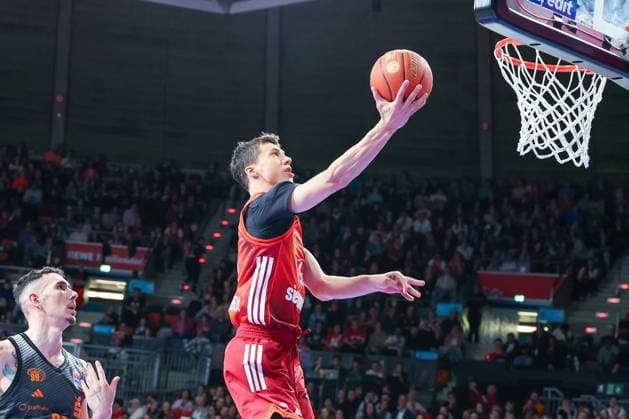 Vladimir Lucic 11 (FC Bayern Muenchen Basketball), FC Bayern Muenchen Basketball vs. Niners Chemnitz, easyCredit BBL, Basketball, Bundesliga, Maenner, Hauptrunde, 12. April 2026 Muenchen Bayern Deutschland