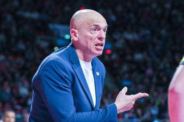 Head Coach Rodrigo Pastore (Niners Chemnitz) gestikuliert, FC Bayern Muenchen Basketball vs. Niners Chemnitz, easyCredit BBL, Basketball, Bundesliga, Maenner, Hauptrunde, 12. April 2026 Muenchen Bayern Deutschland