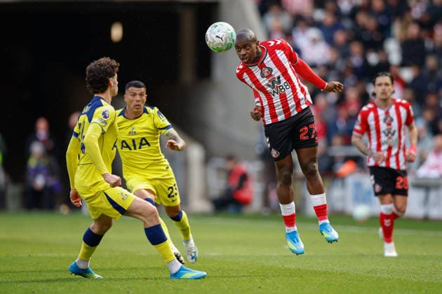 Sunderland v Tottenham Hotspur, Premier League Noah Sadiki of Sunderland wins a header during the Sunderland v Tottenham Hotspur Premier League match at the Stadium of Light, Sunderland, England on 12 April 2026 Credit: Craig Cowan Every Second Media Editorial use only. All images are copyright Every Second Media Limited. No images may be reproduced without prior permission. All rights reserved. Premier League and Football League images are subject to licensing agreements with Football DataCo Limited. see https: www.football-dataco.com Copyright: xIMAGO EveryxSecondxMediax ESM-1907-0101 CraigxCowanx xEveryxSecondxMediax