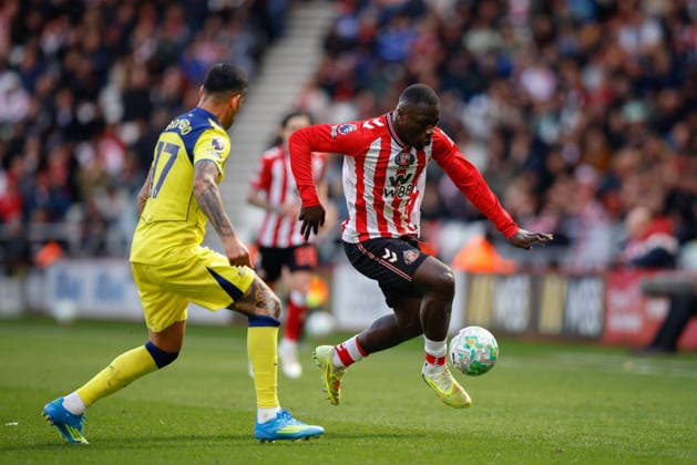 Sunderland v Tottenham Hotspur, Premier League Brian Brobbey of Sunderland runs at Cristian Romero of Tottenham Hotspur during the Sunderland v Tottenham Hotspur Premier League match at the Stadium of Light, Sunderland, England on 12 April 2026 Credit: Craig Cowan Every Second Media Editorial use only. All images are copyright Every Second Media Limited. No images may be reproduced without prior permission. All rights reserved. Premier League and Football League images are subject to licensing agreements with Football DataCo Limited. see https: www.football-dataco.com Copyright: xIMAGO EveryxSecondxMediax ESM-1907-0103 CraigxCowanx xEveryxSecondxMediax