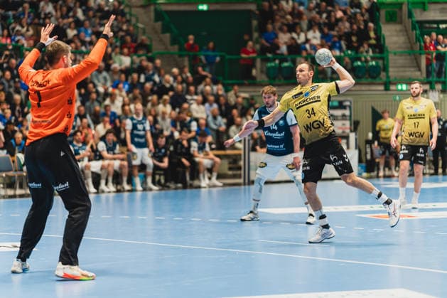 Christopher Rudeck (Bergischer HC, 01), Kai Haefner (TVB Stuttgart, 34) bei einem 7meter Wurf Bergischer HC vs. TVB Stuttgart, Handball, Daikin 1.HBL, 28.Spieltag, Saison 2025 26, 12.04.2026, Bergischer HC vs. TVB Stuttgart, Handball, Daikin 1.HBL, 28.Spieltag, Saison 2025 26, 12.04.2026 Wuppertal Copyright: xEibner-Pressefoto LukasxBaldygax EP_LBA