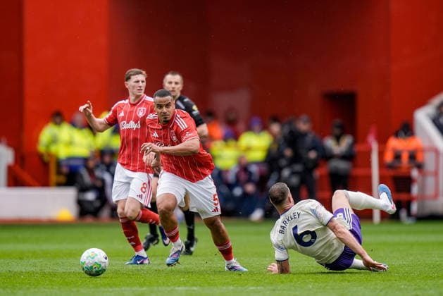 Premier League: Nottingham Forest v Aston Villa Ross Barkley of Aston Villa is tackled by Murillo of Nottingham Forest during the Premier League match Nottingham Forest vs Aston Villa at City Ground, Nottingham, United Kingdom on 12 April 2026 (Photo by Maynard Manyowa News Images) Nottingham City Ground Nottinghamshire United Kingdom Copyright: xMaynardxManyowa NewsxImagesx