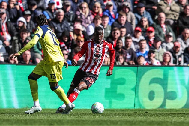 Premier League: Sunderland v Tottenham Hotspur Nordi Mukiele of Sunderland breaks with the ball under pressure from Destiny Udogie of Tottenham Hotspur during the Premier League match Sunderland vs Tottenham Hotspur at Stadium Of Light, Sunderland, United Kingdom on 12 April 2026 (Photo by Alfie Cosgrove News Images) Sunderland Stadium Of Light Tyne and Wear United Kingdom Copyright: xAlfiexCosgrove NewsxImagesx