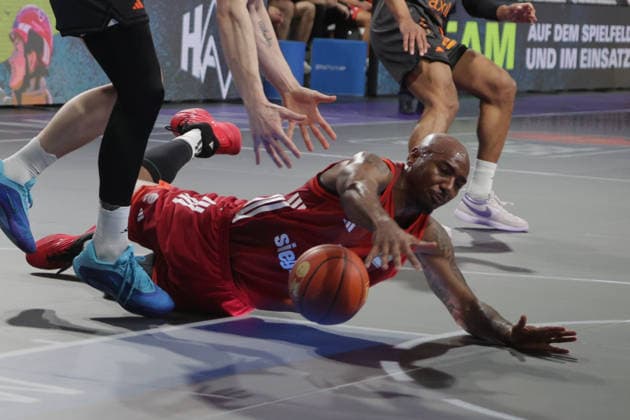 Bayerns 22 Isiaha MIKE. Basketball: Bayern - Chemnitz. Bundesliga, FC Bayern Basketball - Niners Chemnitz, 29.Spieltag, Saison 2025-2026, 12.4.2026, in Muenchen, B M W P A R K, Deutschland. Quelle Copyright Credit : Oryk HAIST