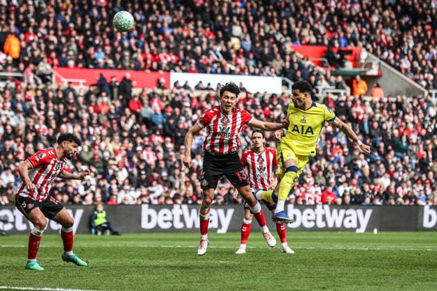 Premier League: Sunderland v Tottenham Hotspur Dominic Solanke of Tottenham Hotspur heads on goal during the Premier League match Sunderland vs Tottenham Hotspur at Stadium Of Light, Sunderland, United Kingdom on 12 April 2026 (Photo by Alfie Cosgrove News Images) Sunderland Stadium Of Light Tyne and Wear United Kingdom Copyright: xAlfiexCosgrove NewsxImagesx