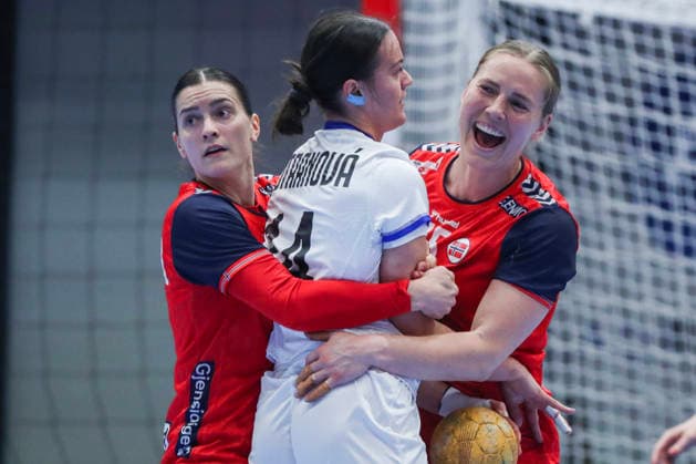 Handball, EHF EURO Cup Norway Slovakia Kristiansand 20260412 Norway s Stine Ruscetta Skogrand and Vilde Mortensen Ingstad, and Slovakia s Tatiana Å utranova during the handball match in the EHF Euro Cup for women between Norway and Slovakia at Aquarama in Kristiansand The photo was taken on behalf of the Norwegian Handball Association Photo Trond R Teigen NTB Kristiansand Norway EDITORIAL USE ONLY RESTRICTED USE FOR BETTING COMPANIES  Copyright: xTrondxR.xTeigenx xNTBx