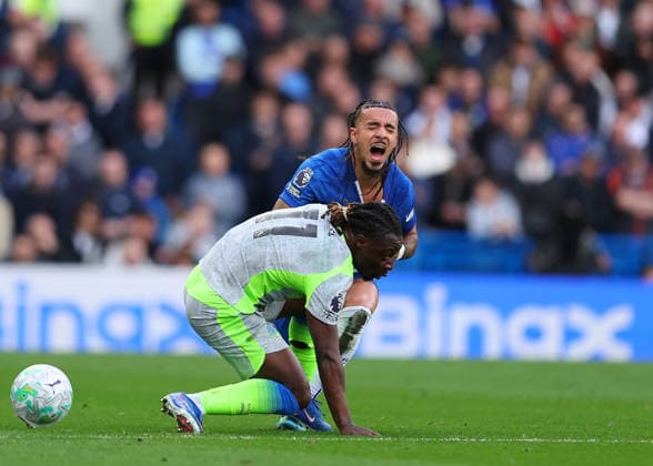12th April 2026; Stamford Bridge, Chelsea, London, England: Premier League Football, Chelsea versus Manchester City; Malo Gusto of Chelsea tackled by Jeremy Doku of Manchester City JPxFletcher