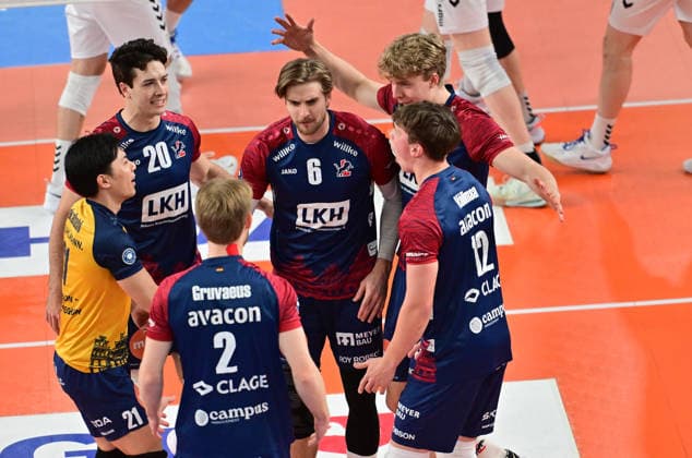GER; 1.VBL, Play Off Halbfinale, SVG Lueneburg vs SWD Powervolleys Dueren 12.04.2026, GER; 1. VBL, PLay Off Halbfinale, SVG Lueneburg vs SWD Powervolleys Dueren, im Bild die Lueneburger Mannschaft jubelt