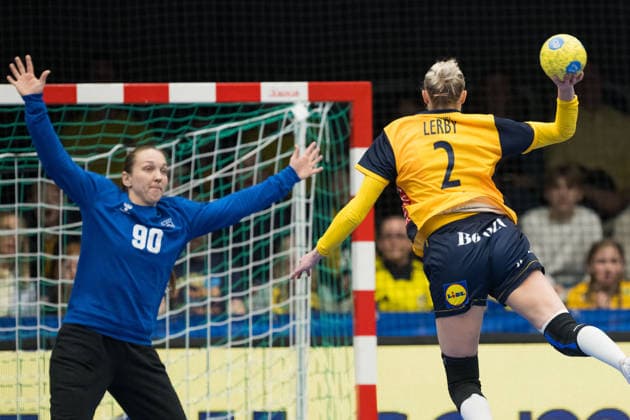 260412 Goal keeper Amanda Vareikiene of Litauen and Clara Lerby of Sweden during the women s EHF EURO Qualification, EM, Europameisterschaft handball match between Sweden and Lithuania on April 12, 2026 in Kosta. Photo: Suvad Mrkonjic BILDBYRAN COP 170 SM0457 handball handboll handball kval em em-kval qualification womens ehf euro qualification sverige sweden litauen lithuania dam bbeng sverige sweden Copyright: SUVADxMRKONJIC BB260412SM030