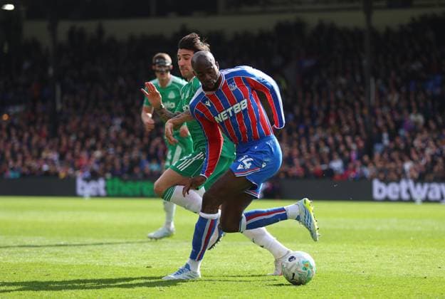 LONDON, ENGLAND, APRIL 12: Jean-Philippe Mateta of Crystal Palace battles for the ball with Sandro Tonali of Newcastle United during the Premier League match between Crystal Palace FC v Newcastle United FC at Selhurst Park Stadium, London, England, on April 12. (Photo by Daniel Weir) Copyright: xDanielxWeir SportsxPressxPhotox Sportspressphoto_SPR128344