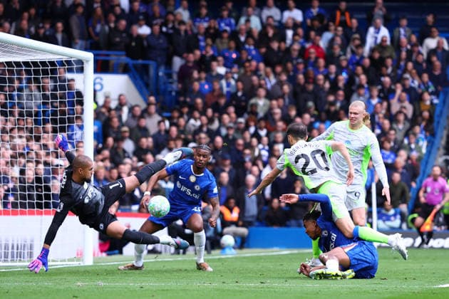 London, England, 12th April 2026. Bernardo Silva of Manchester City has his shot saved by Robert Sanchez of Chelsea during the Chelsea vs Manchester City Premier League match at Stamford Bridge, London. Picture credit should read: Paul Terry Sportimage EDITORIAL USE ONLY. No use with unauthorised audio, video, data, fixture lists, club league logos or live services. Online in-match use limited to 120 images, no video emulation. No use in betting, games or single club league player publications. SPI_033_PT_Chelsea_Man_City SPI-4683-0033